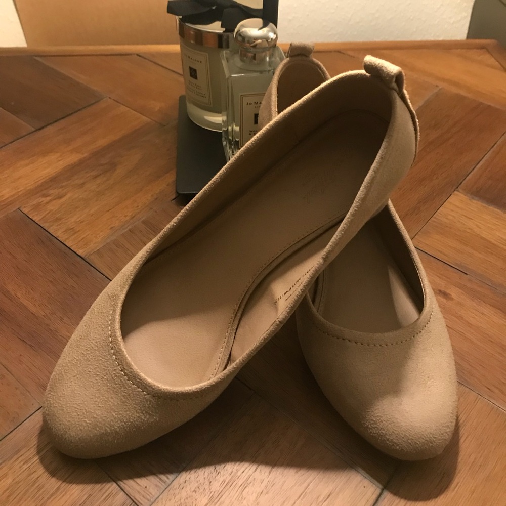 Universal Thread nude low blocked heels